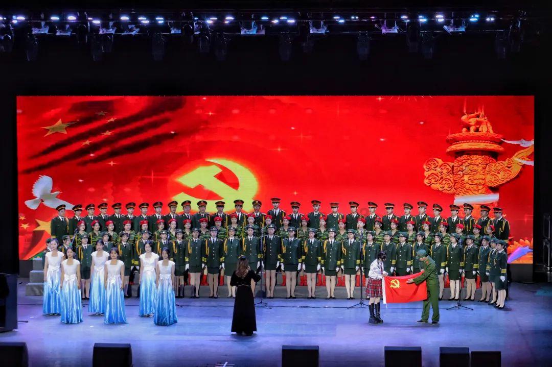 男子廊坊高速应急车道停车斗地主被罚，他这种行为存在哪些隐患？游戏画面
