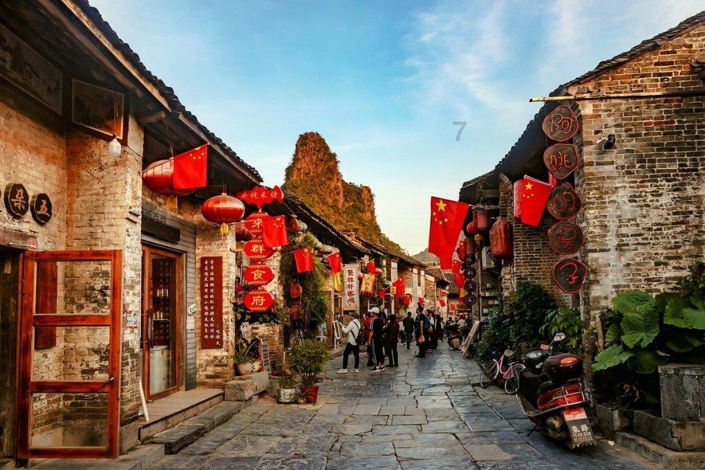 “中东火药桶”助黄金重新攻上2030，鹰派美联储仍有压制