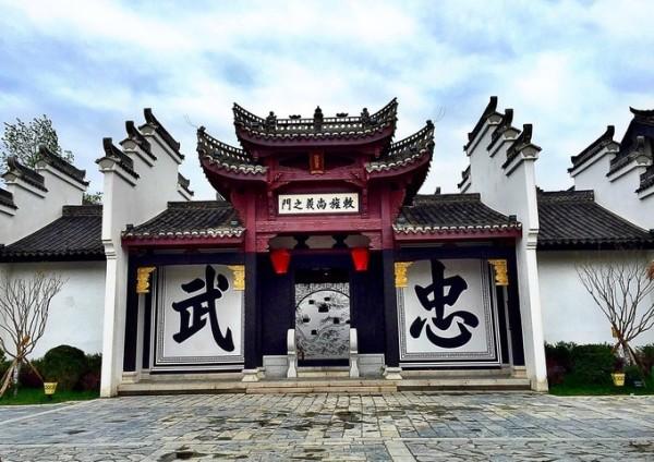 小球进黑洞